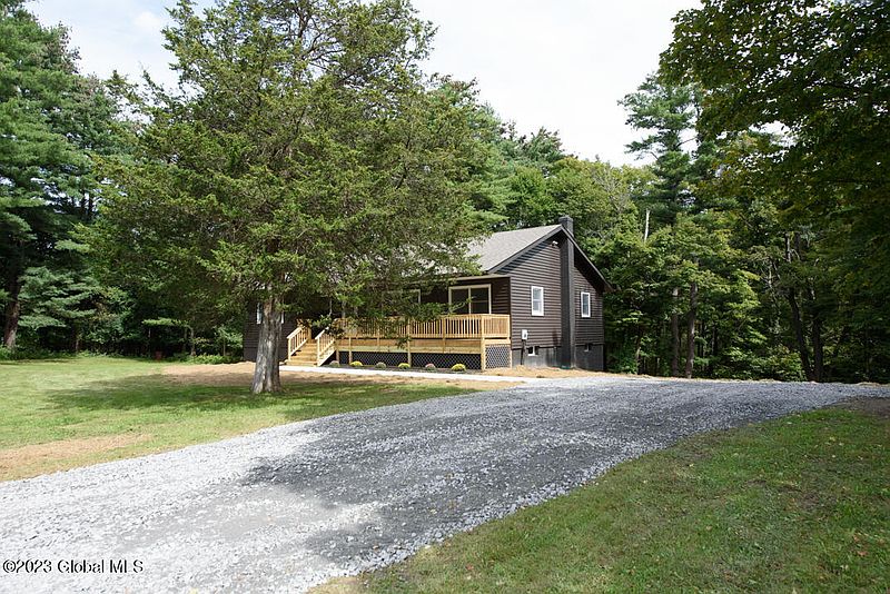 4th image of 290 Blodgett Hill Road