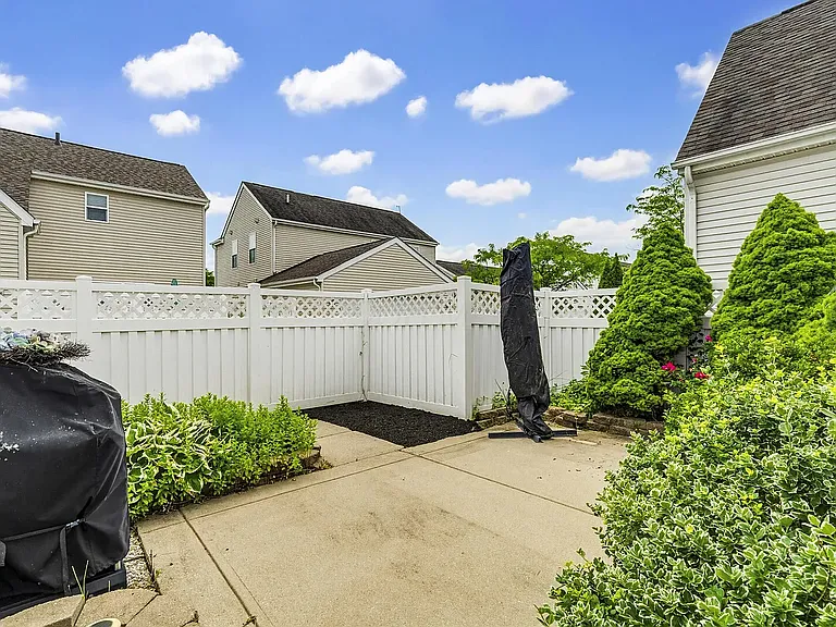 7223 Normanton Dr — Photo 12