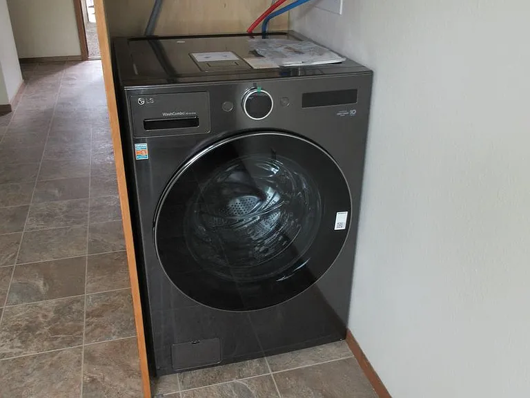 Two Bedroom Apt. w/ Washer and Dryer — Photo 17