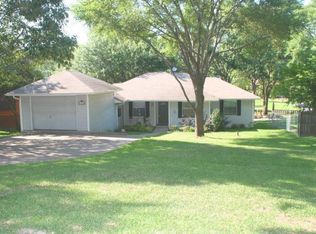 118 Bandera Cir, Mabank, TX 75156