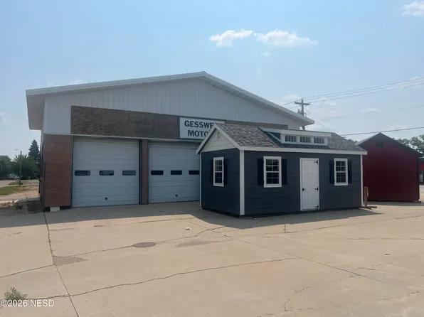 114 W 4th Ave, Milbank, SD 57252