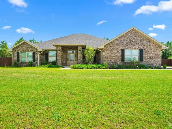9122 Tara Cir, Milton, FL 32583