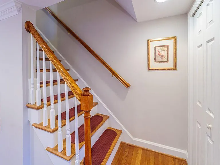 2110 Arlington Ter — Photo 2