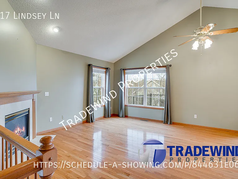917 Lindsey Ln — Photo 9