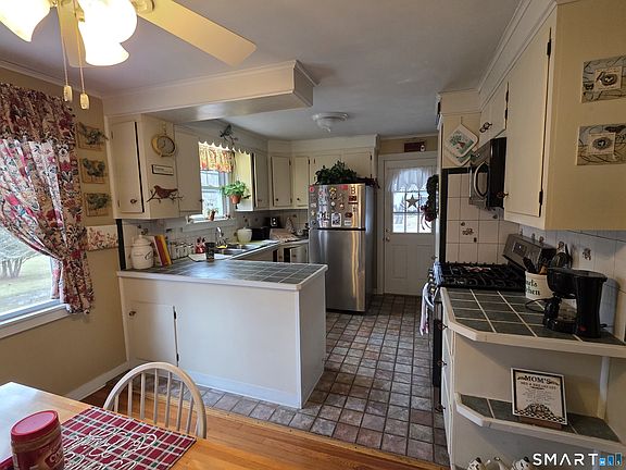 4th image of 22 Pond Road