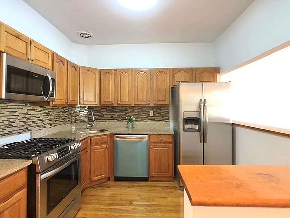 5th image of 230 Gates Ave #2R