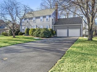 19 Kings Row Ln, Framingham, MA 01701