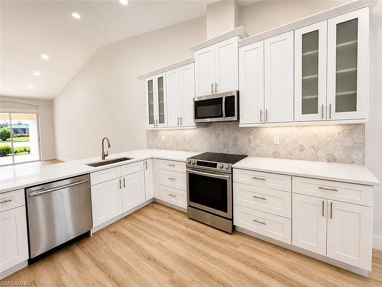 8204 Ibis Cove Cir #B-212 — Photo 4