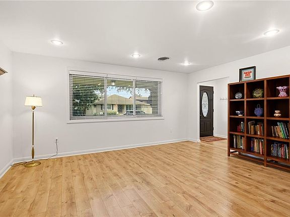 5th image of 3205 N Labarre Rd