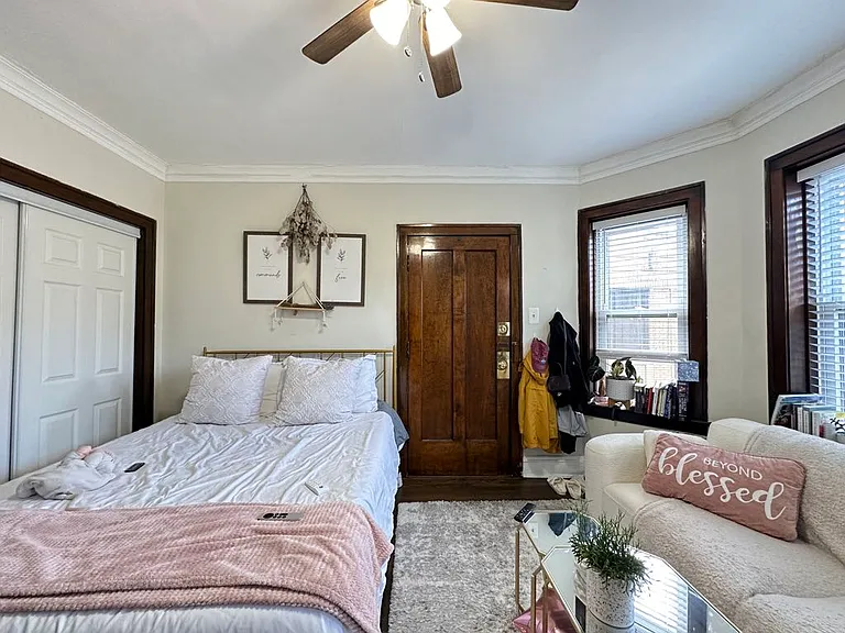 3819.5 N Greenview Ave #W4 — Photo 11