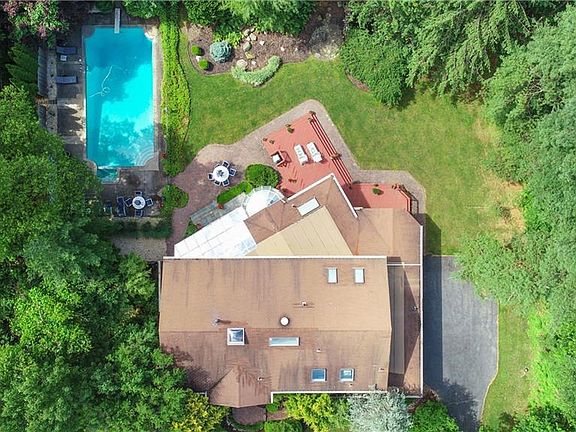 2nd image of 5 Miriam Ln