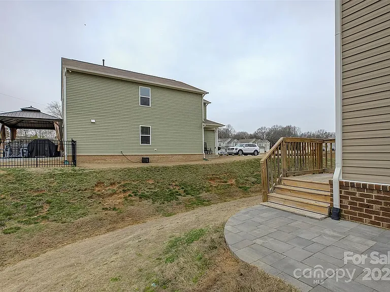 7134 Thornrose Dr — Photo 44