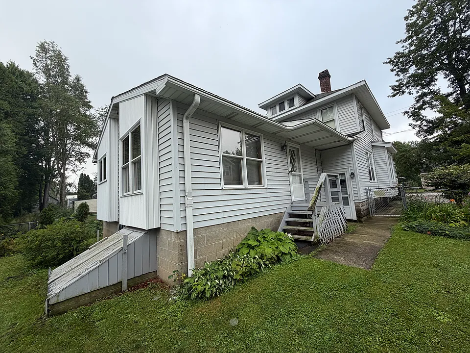 303 Meadville St #303