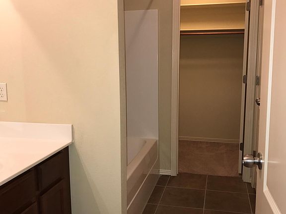 5th image of 1008 Oak Crossing Dr #1008