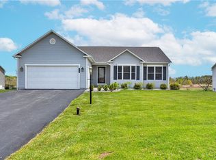 2070 Whisper Ridge Dr, Chittenango, NY 13037