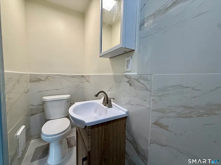 22 Hawthorne Ave — Photo 18