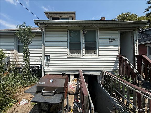3rd image of 4844 Calvin Ave