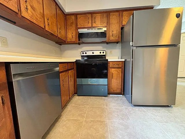 645 Lilly Ln — Photo 8