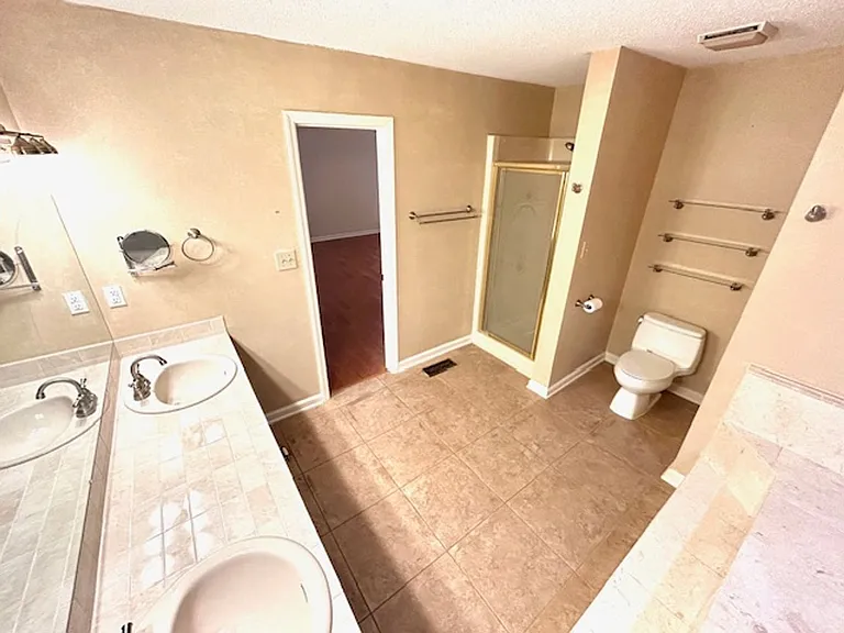 122 W Lake Cir — Photo 18