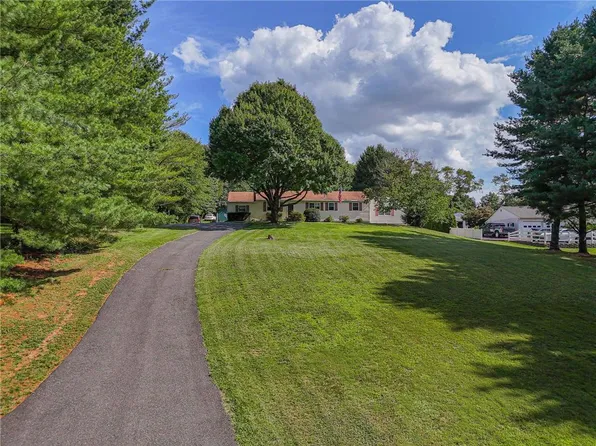 2034 Wind Hill Rd, Coopersburg, PA 18036