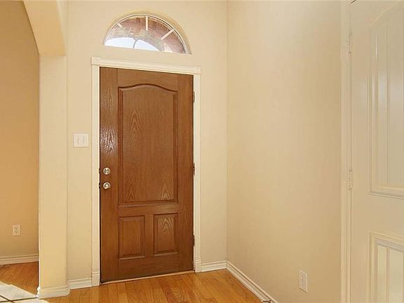 4th image of 1285 Grandview Dr