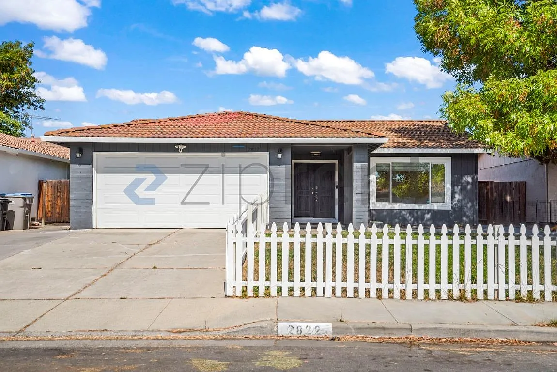 4 bed, 1380 sqft, $5,066 — Photo 1
