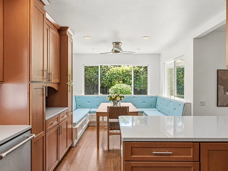 3072 Latham Ln — Photo 32