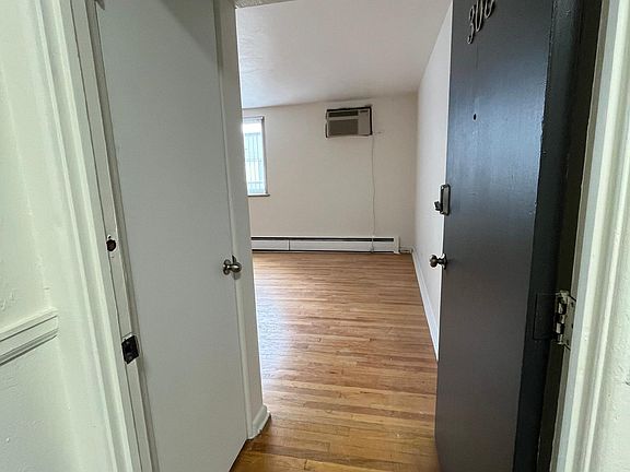 4th image of 833 E Ellsworth Ave #308