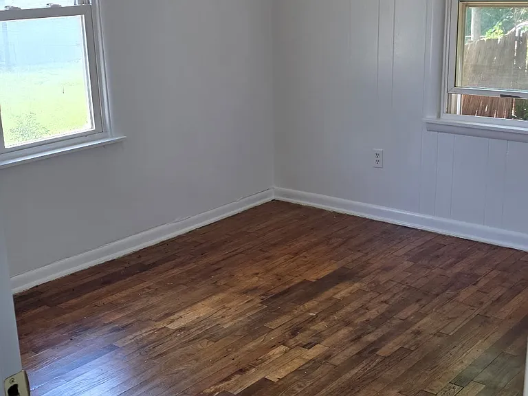 624 W Polk St — Photo 8