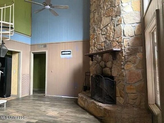 4th image of 27 Clairmont Cir