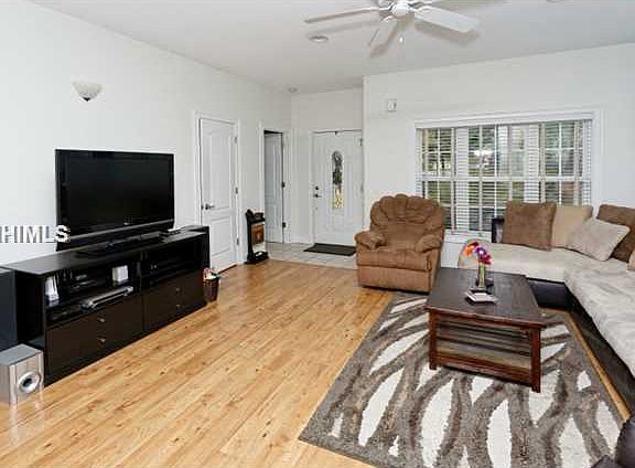 3rd image of 71 Gold Oak Dr