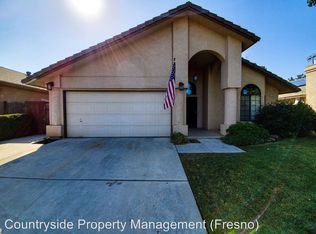 1552 Goshen Ave, Clovis, CA 93611