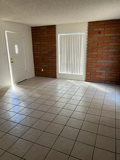2 bed, $1,095 — Photo 4
