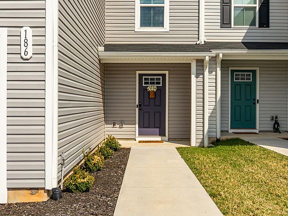 2nd image of 186 Robinia Rd