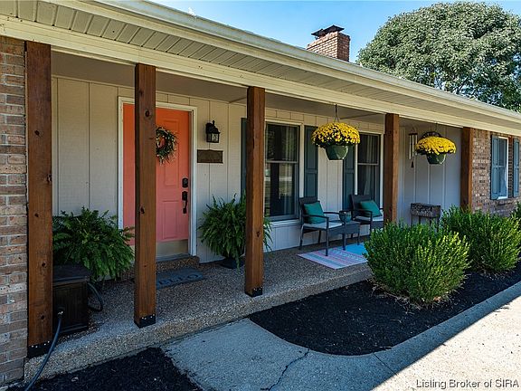 2nd image of 1105 Briar Wood Drive NE