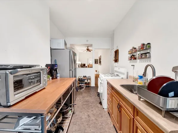 616 East 9th Street 2W image 3 of 12