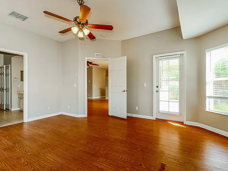 806 15th St NE — Photo 10