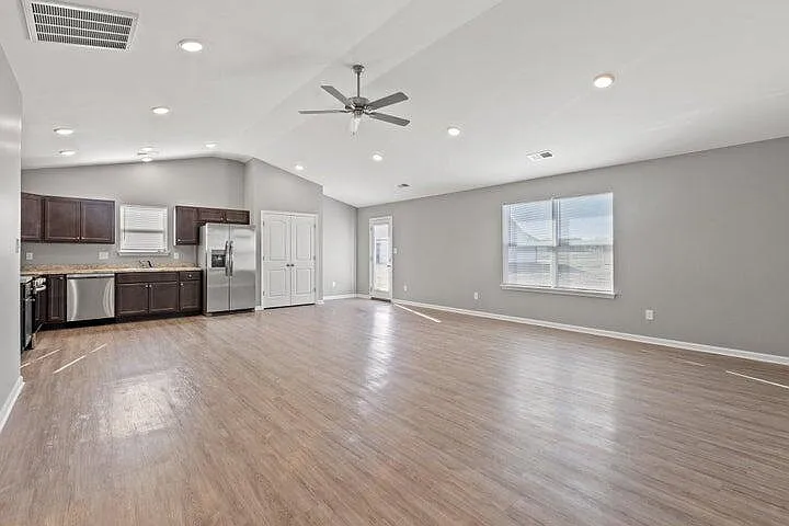 3 bed, 2.0 bath, 1625 sqft, $2,100 — Photo 3
