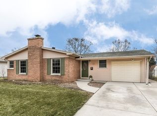 1011 Woodland Dr, Wheeling, IL 60090