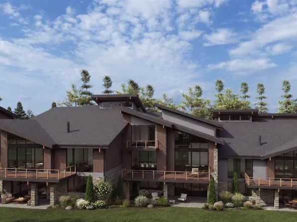 1061 Cedar Ln, Bay Harbor, MI 49770