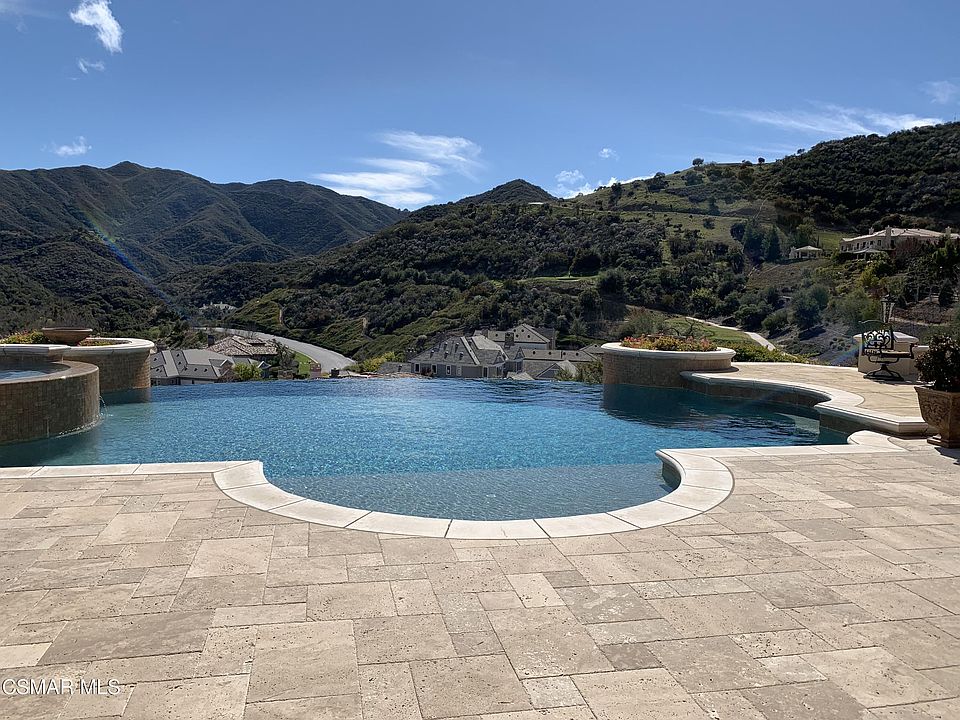 2nd image of 86 Queens Garden Dr
