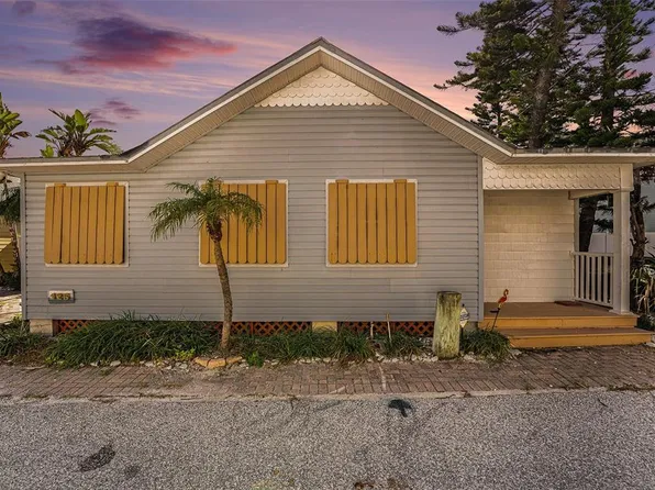 125 95th Ave, Treasure Island, FL 33706