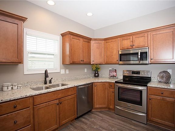 3rd image of 120 SE Golden Harvest Dr