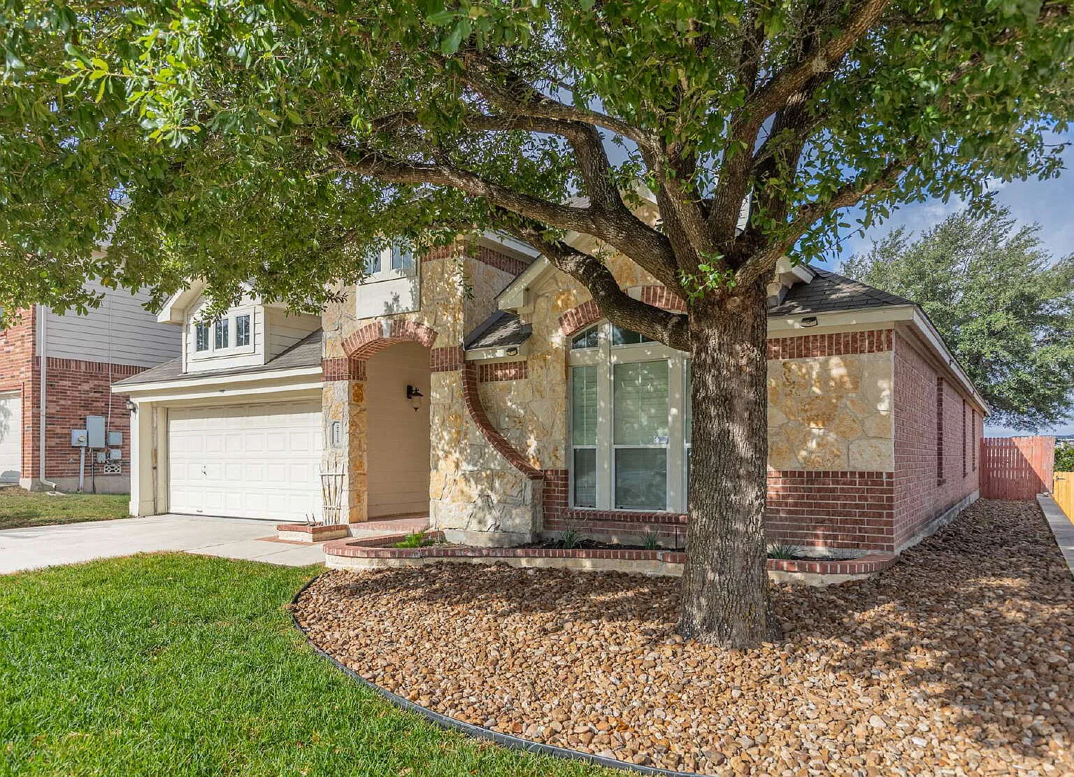 3 bed, 2.0 bath, 2267 sqft, $2,500 — Photo 3