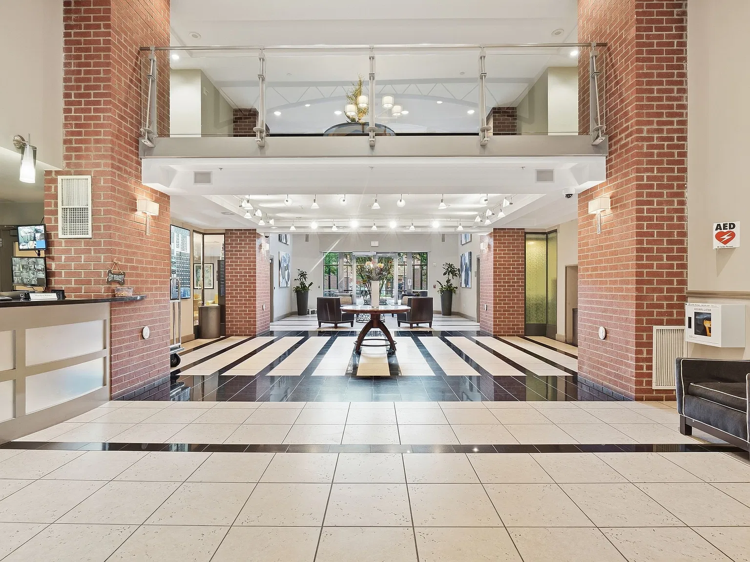 2 bed, 873 sqft, $3,100 — Photo 3