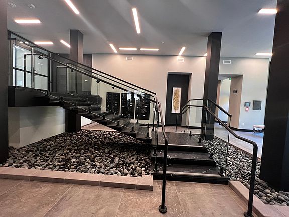 4th image of 178 S Euclid Ave #211