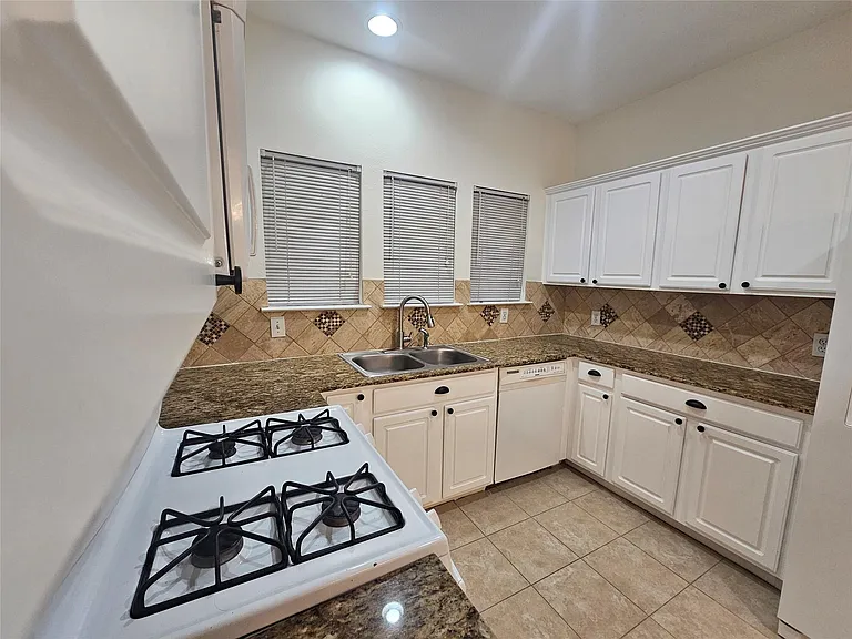 35 S Avonlea Cir — Photo 11