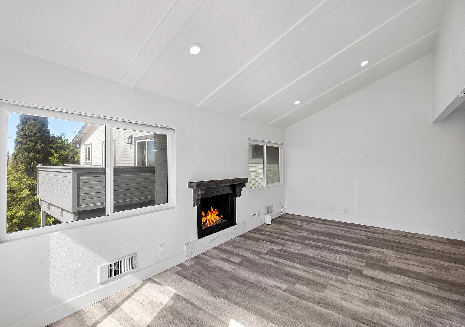 226 Avenida De La Grulla — Photo 2