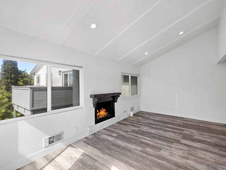 226 Avenida De La Grulla — Photo 2
