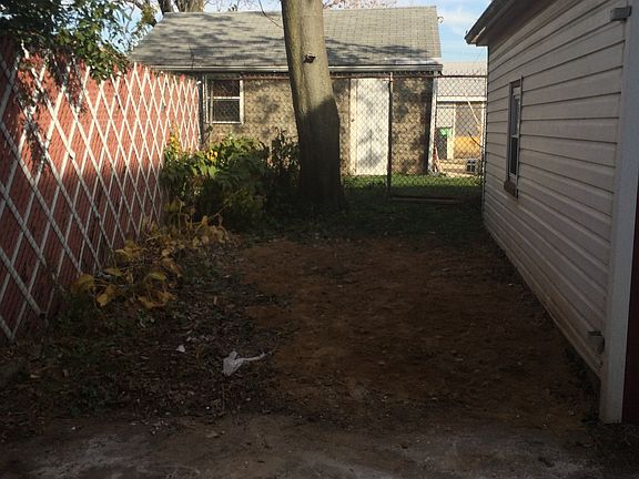 3rd image of 11623 142nd St